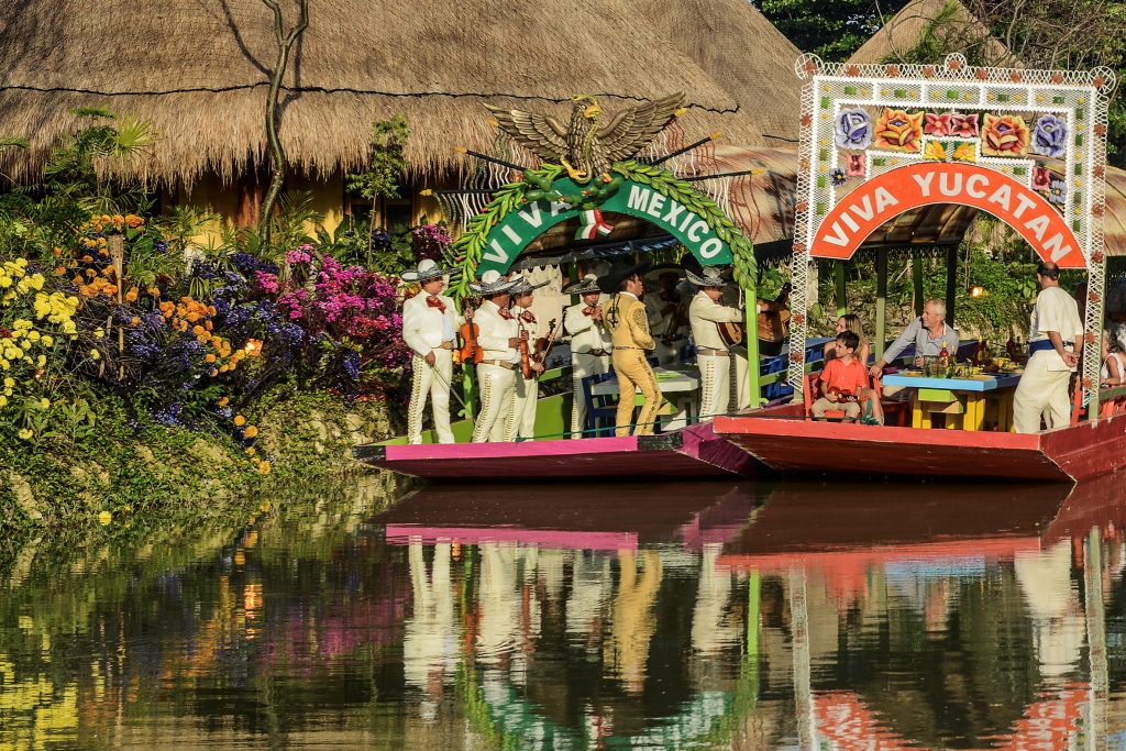 Trajinera Colorida 6